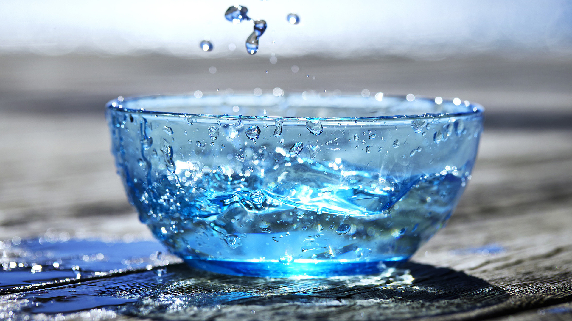 En skål med vatten som ska symbolisera vätgas.